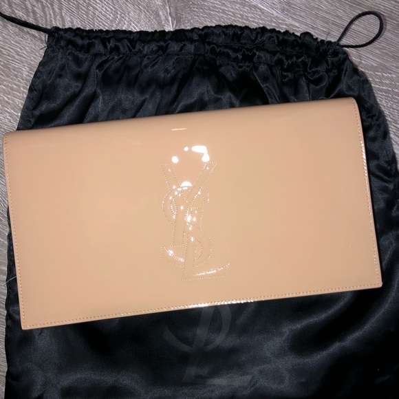 Yves Saint Laurent Handbags - YSL Nude Belle De Jour Patent Leather Clutch